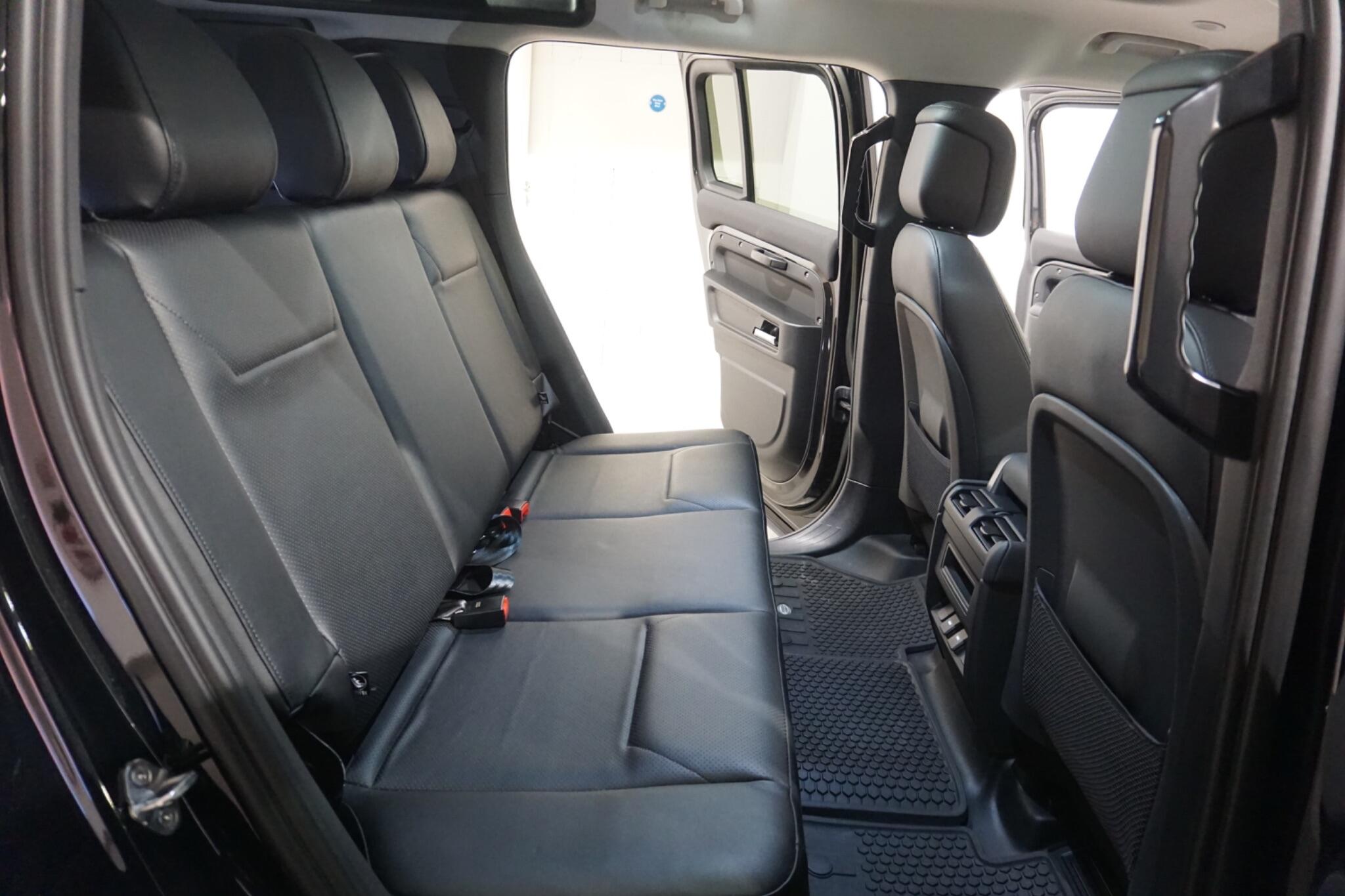 Land Rover Defender 110 3.0 D250 MHEV HSE Hard Top SUV 5dr Diesel Auto 4WD MWB Euro 6 (s/s) (250 ps)